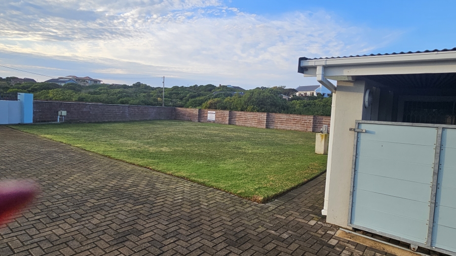 4 Bedroom Property for Sale in Paradise Beach Eastern Cape